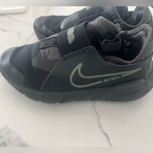 11.5 toddler boys black Nike slip on shoe.